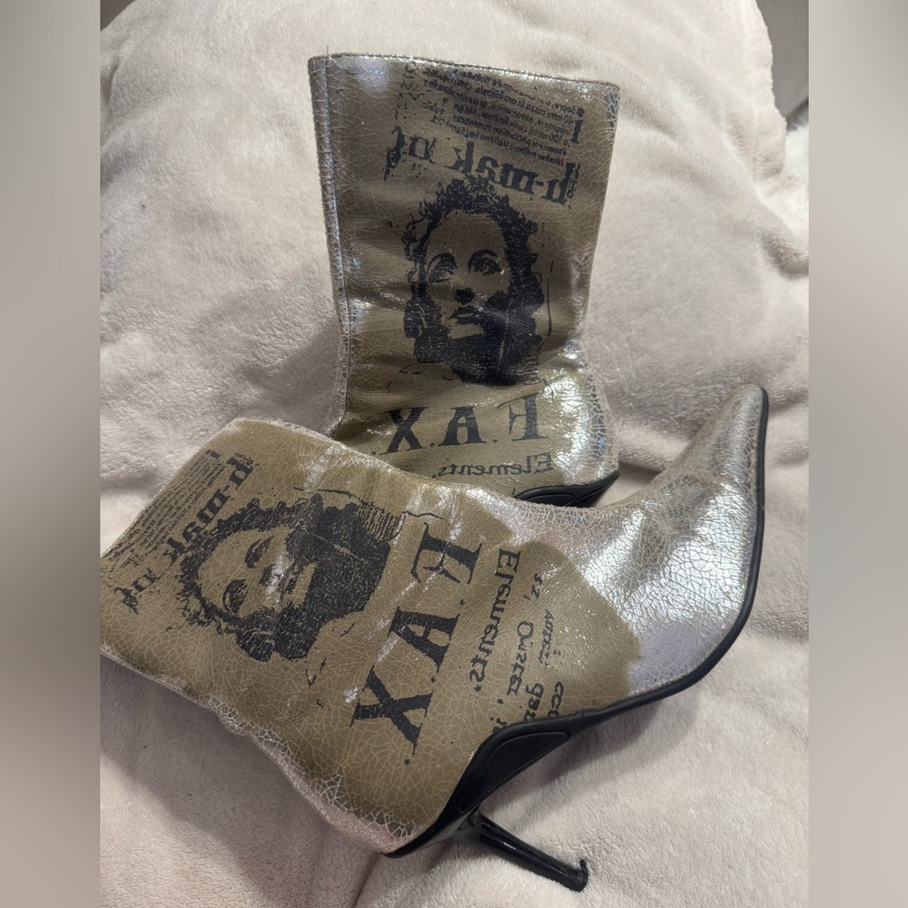 Stylish Women's Boots in Silver and Tan